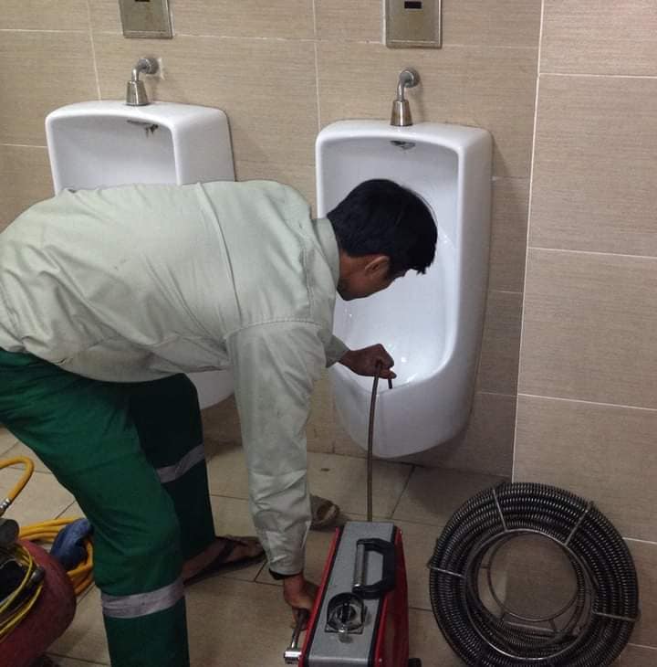 Nhà vệ sinh công cộng được URENCO xử lý thông tắc tại Mỹ Đức