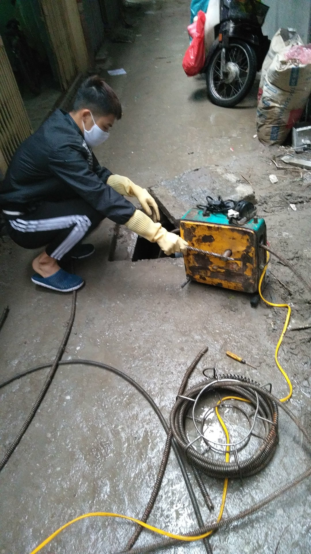 Thông Tắc Cống Tại Nội Duệ, Tiên Du: Giải Pháp Cho Nhà Trọ 24/7. URENCO cam kết hút sạch 100%, không đục phá, giá cực rẻ cho chủ trọ. Gọi ngay: 0393.510.222.