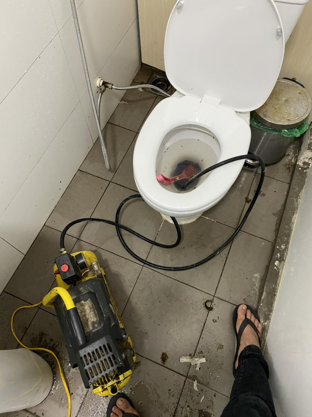 Dịch Vụ Thông Hút Bồn Cầu Tại Hà Nội: Giải Quyết Triệt Để Tắc Nghẽn và Đầy Bể Phốt 24/7