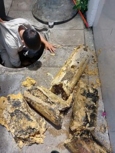 Urenco hướng dẫn Cách bảo vệ đường ống thoát nước vào mùa đông tránh đóng mỡ hiệu quả. Dịch vụ thông tắc cống tại Phương Mai uy tín, giá rẻ. Gọi 0393510222!