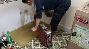 Chi phí thông tắc vệ sinh một lần bao nhiêu tiền? Urenco báo giá công khai chỉ từ 100k - 150k. Cam kết thông sạch 100%, máy lò xo hiện đại, bảo hành 12 tháng.